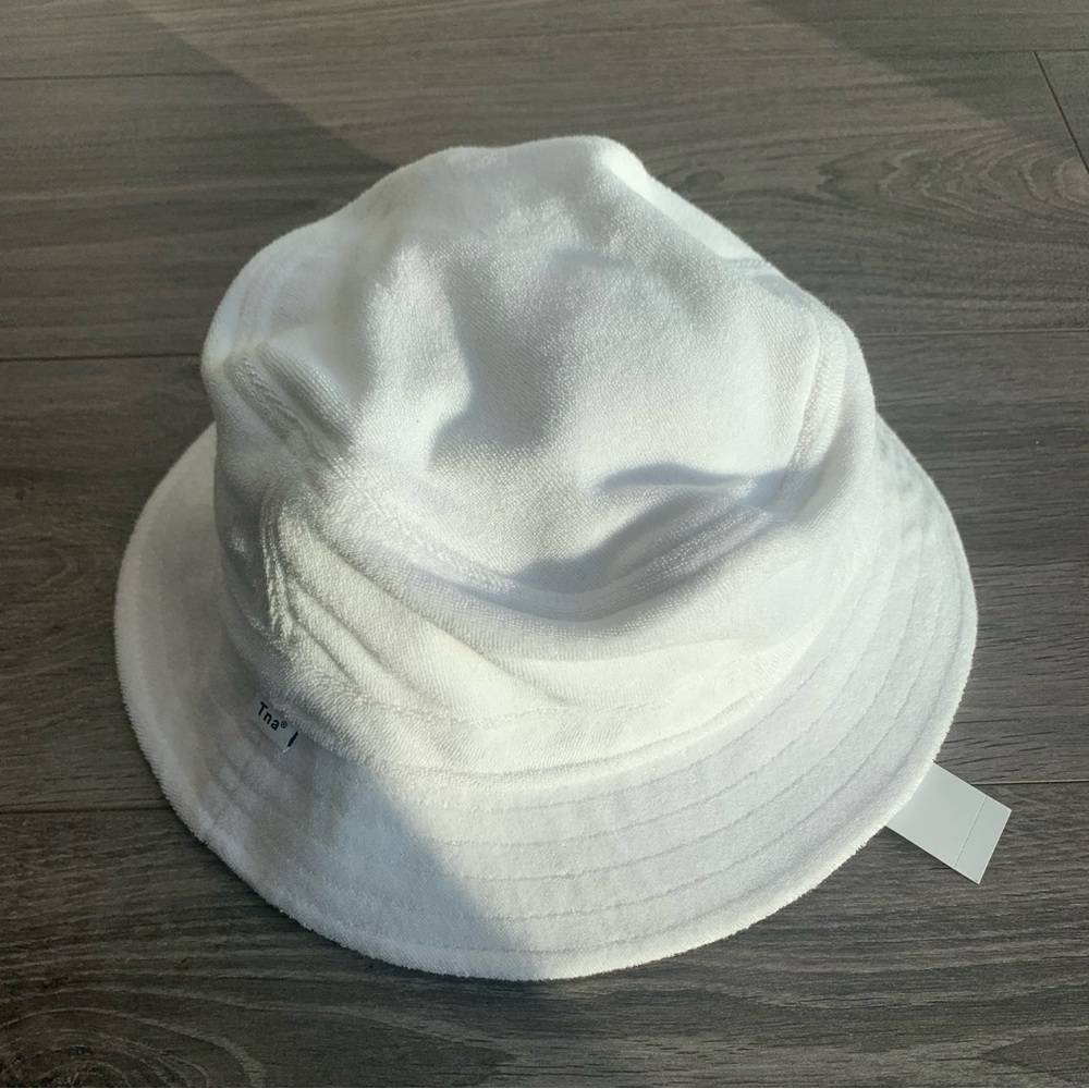 NWT Aritzia/TNA white terry cloth bucket hat